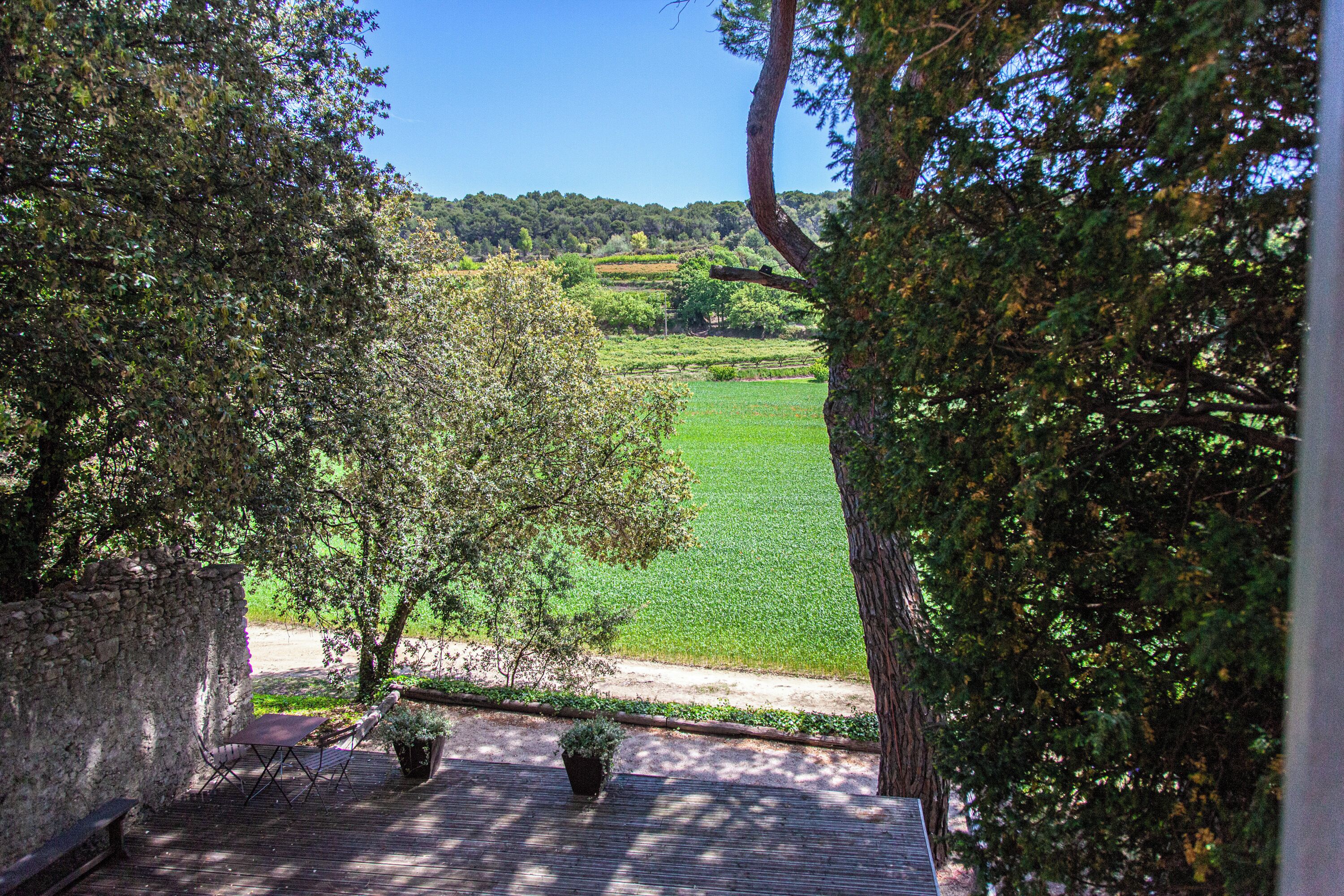 Literie hypoallergénique, rideaux occultants, chambres insonorisées