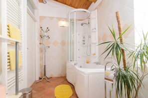 Villa (Villa Gemma - Four Bedroom Villa with) | Bathroom | Towels - Villa Gemma (Zupa dubrovacka)