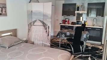 1 bedroom, free WiFi, bed sheets