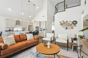 Televisión, chimenea, oficina