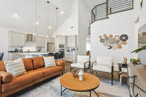 TV, peis og kontorer