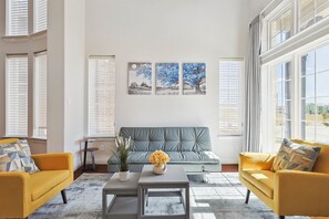 TV, peis og kontorer