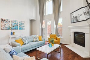 Fernseher, Kamin, Arbeitsbereiche