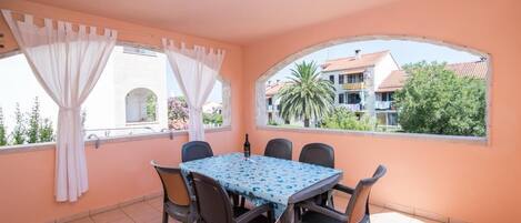 Leilighet (Apartments Batinic - One Bedroom Apar) | Terrasse/patio