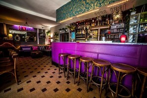 Bar (on property) - Les chambres de Lily (Carresse-Cassaber)