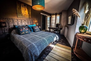 Romantic Double Room, Garden View (Rrrr) | Individually decorated, individually furnished, blackout curtains - Les chambres de Lily (Carresse-Cassaber)