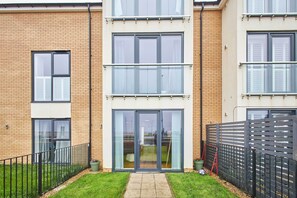 Exterior - Host & Stay | Empress Point (Whitley Bay)