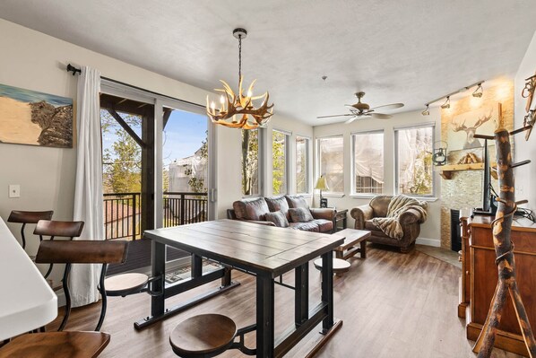 スマートテレビ、暖炉、テレビゲーム