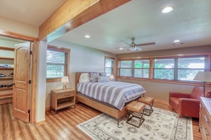 4 bedrooms, free WiFi, bed sheets