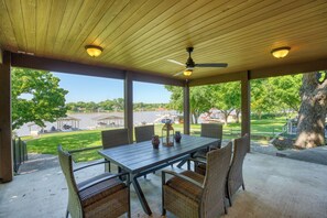 屋外ダイニングエリア