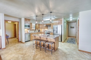 冷蔵庫、電子レンジ、オーブン、食器洗い機