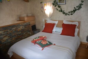 3 chambres, fer et planche Ă repasser, Wi-Fi, draps fournis
