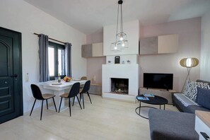 TV, fireplace - Seaside Oasis near Heraklion, Villa Maro IV Suite (Kokkini Hani)