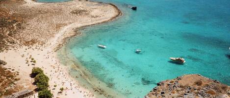 Una playa cerca