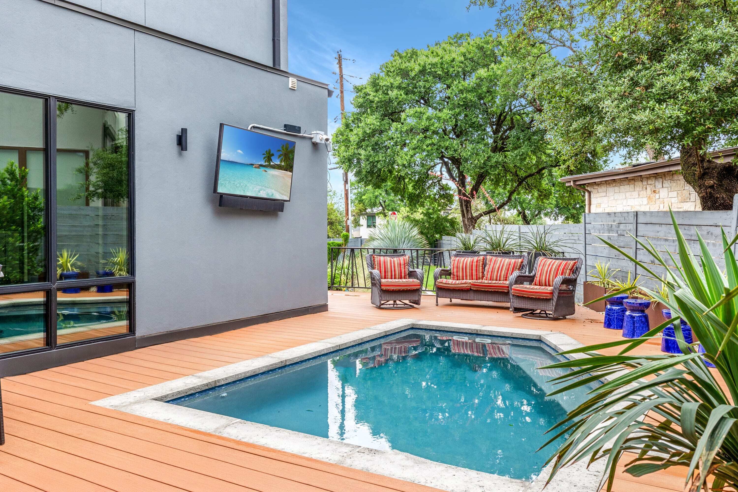 3 BR, Walk In Showers, South Side   | Zilker Zen
