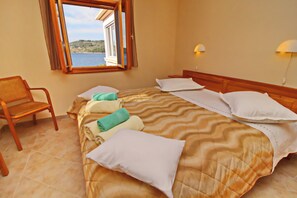 House (Holiday Home Katica - One Bedroom Hol)
