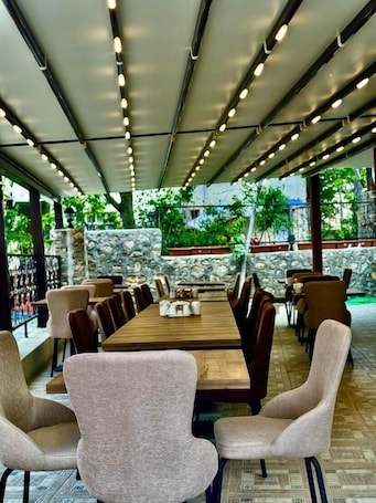 Restaurante. AYTEN HANIM KONAĞI