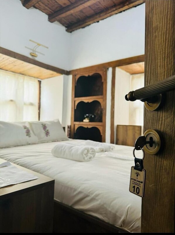 Standard-Doppelzimmer, Stadtblick | 1 Schlafzimmer, Schreibtisch, kostenloses WLAN