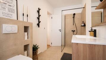 Shower, hair dryer, towels