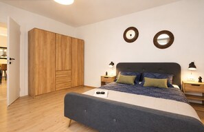 2 bedrooms, iron/ironing board, WiFi, bed sheets
