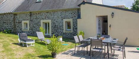 屋外ダイニングエリア