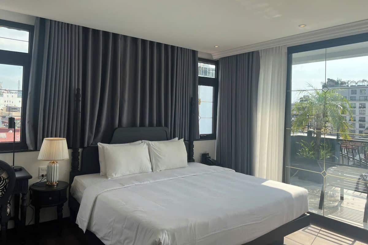 1 bedroom, premium bedding, pillow-top beds, minibar