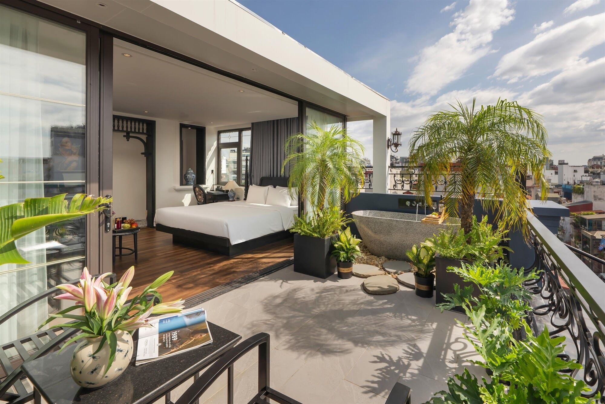 Panoramic Studio, City View | Premium bedding, pillowtop beds, minibar, desk