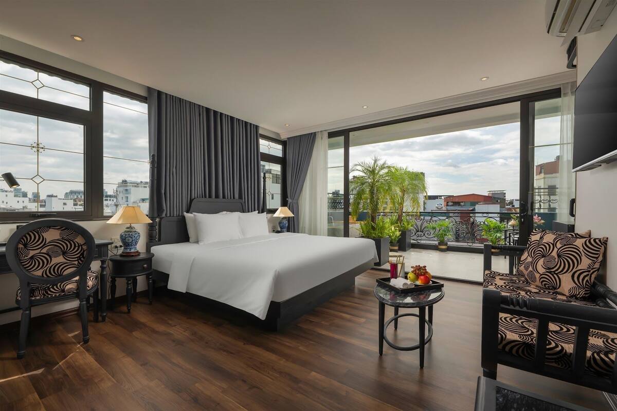 Estudio panorámico, vistas a la ciudad | Ropa de cama de alta calidad, colchones con acolchado adicional, minibar