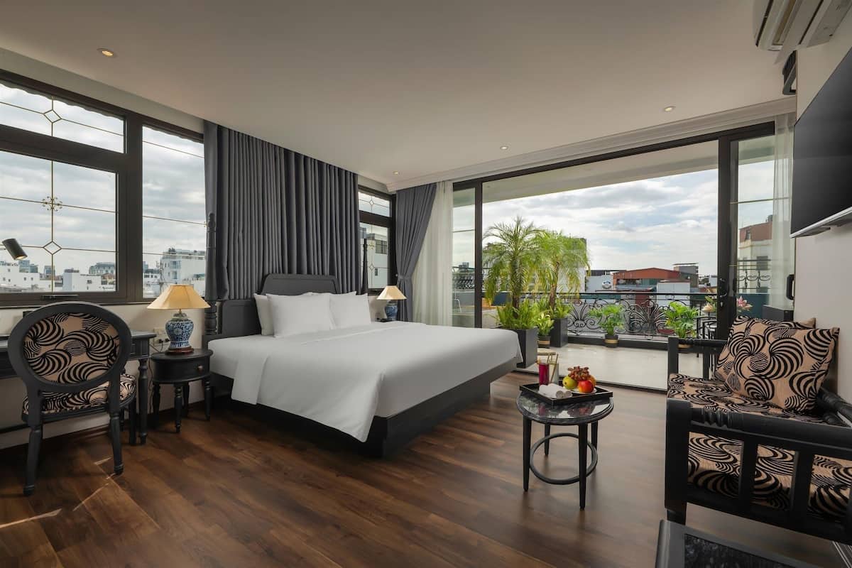 Ropa de cama de alta calidad, colchones con pillow-top y minibar