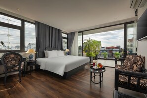 Panoramic Studio, City View | Premium bedding, pillowtop beds, minibar, desk