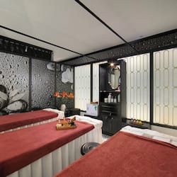 Couples treatment room(s), sauna, hot tub, steam room, body treatments