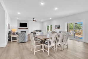 TV, fireplace, books - Trottin’ To Paradise: Charming, Spacious Rental with Private Pool (Oak Island)