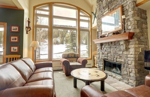 Er9 Elk Run 4 Bd 4.5 Ba 4 Bedroom Townhouse by RedAwning