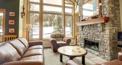 Er9 Elk Run 4 Bd 4.5 Ba 4 Bedroom Townhouse by RedAwning