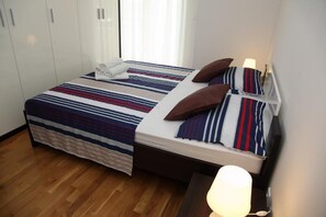 2 bedrooms, cots/infant beds, free WiFi - Apartment Toma (Solin)