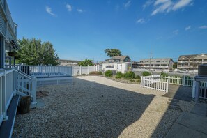 Property grounds - Prime location beach stay! Fully updated, just steps to all you need! Sleeps 10+ (Seaside Heights)