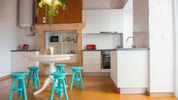 Refrigerador, microondas, horno y lavavajillas