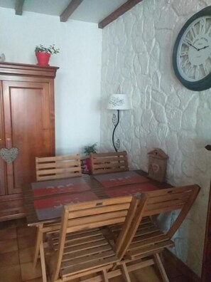 Dining - A la bonne franquette (Marquise)