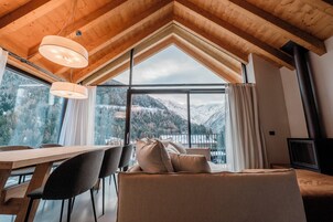 Chalet de diseño | Zona de estar | Una televisión de pantalla plana