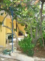 Apartment (Two-Bedroom Apartment with Garden Vie) | Terrace/patio