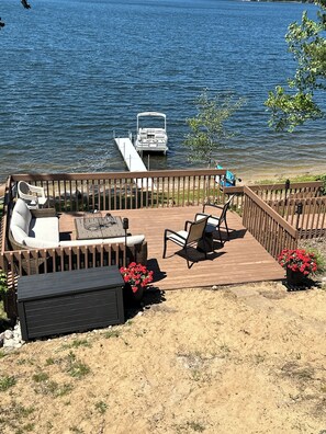 Terrace/patio - Beautiful Waterfront Home with Gorgeous Views on All-Sports Lake (Le Roy)