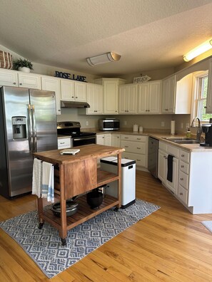 Refrigerador, microondas, horno, placa de cocina