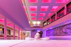 芳香疗法、体膜护理、身体磨砂、面部护理、脚底按摩、指（趾）甲修剪和护理