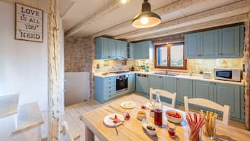 12 habitaciones, escritorio y sistema de insonorización