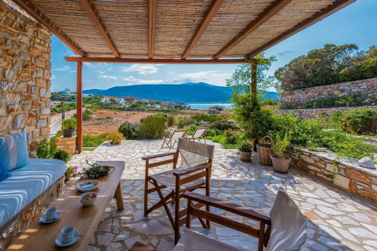 12 bedrooms, desk, soundproofing