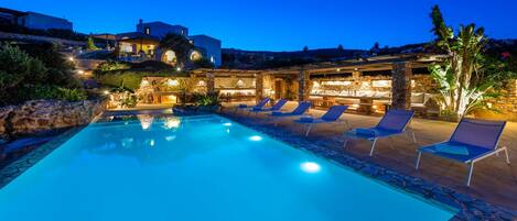 Villa | 12 bedrooms, desk, soundproofing