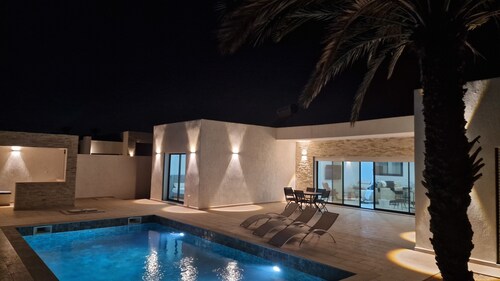 Villa DAR Zineb Djerba,ideal Pour les Familles Avec une Splendide Piscine Privée
