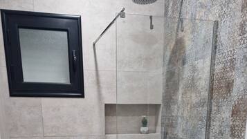 SĂšche-cheveux, serviettes fournies