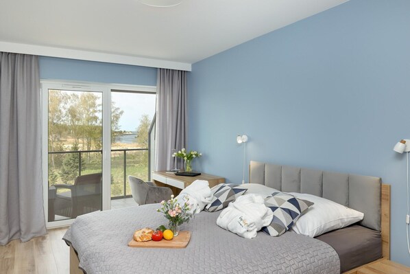 1 bedroom, iron/ironing board, travel cot, free WiFi - Apartment with a view of the river, pool and sauna (Dziwnow)