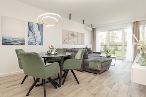 Smart TV, table tennis - Comfortable apartment, river view, indoor pool (Dziwnow)